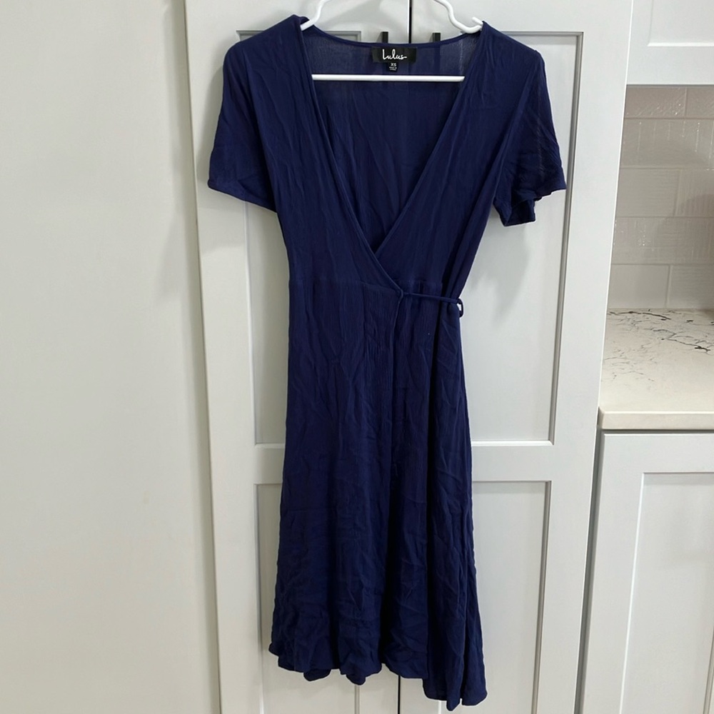 Lulu’s Women's Navy Blue Solid Wrap Rayon V-Neck Short Sleeve Midi Dress